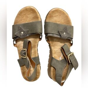 Elegant Star-Embellished Sandals in Olive